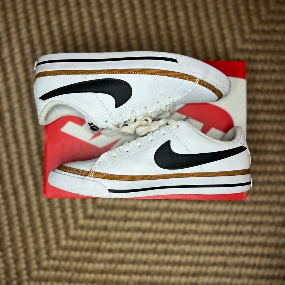 Nike Court Legacy (GS) size 6.5Y